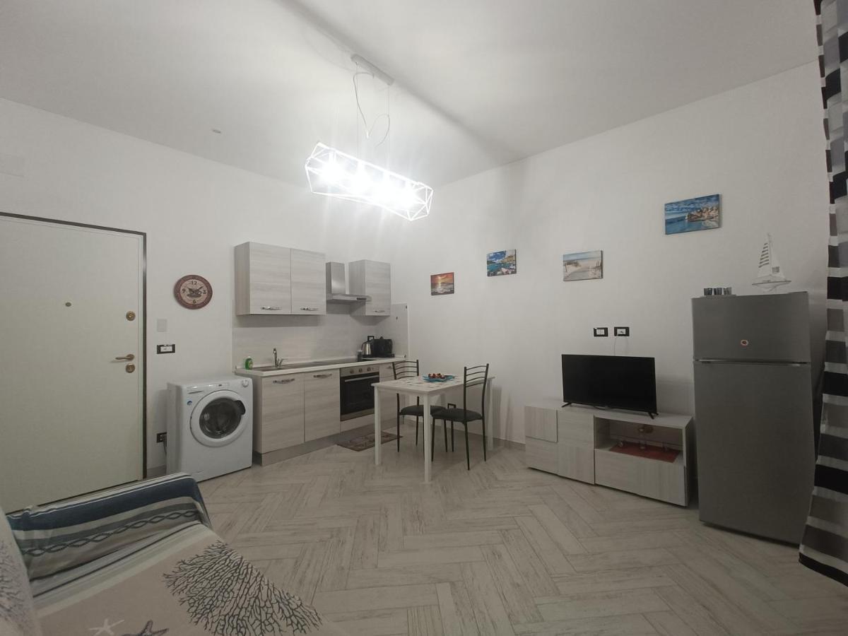 Casa Vacanze Via Nizza 57 Zinola-Wifi Savona Exteriör bild